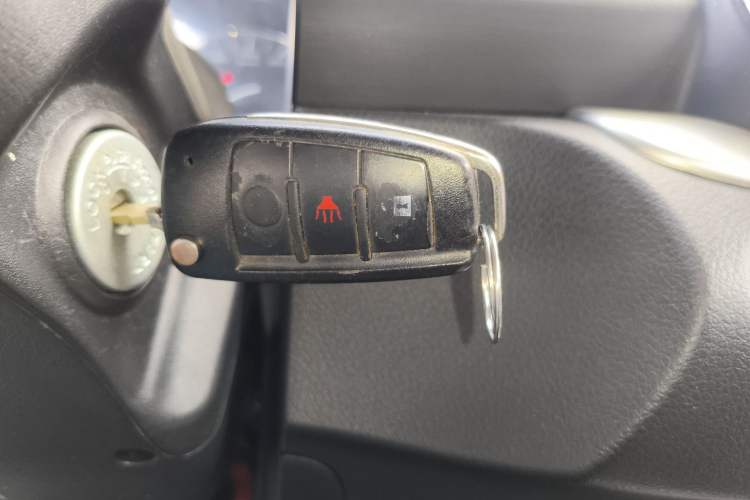 Used Dongfeng Ruichi 2019 2.4L Gasoline China VI Standard Two-Wheel-Drive Long Cargo Bed 2TZD Vehicle Key