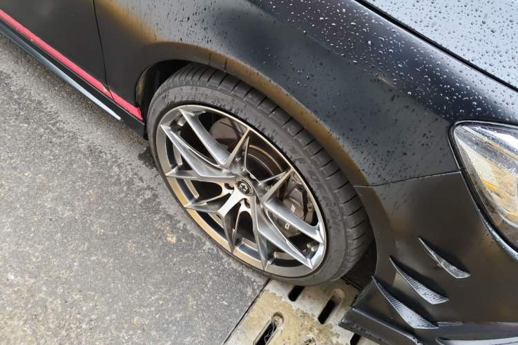 Used Mercedes-Benz CLA AMG 2016 AMG CLA 45 4MATIC Right Front Wheel Hub