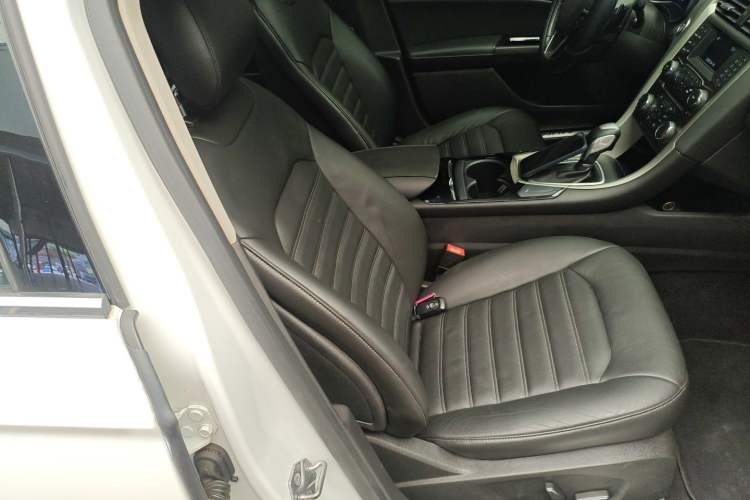 Used Ford Mondeo 2013 2.0L GTDi 200 Fashion Edition Right Front Seat