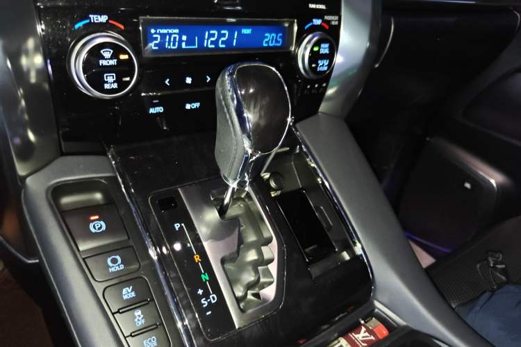 Used Toyota Vellfire 2021 Crown Dual-Engine 2.5L HV Luxury Edition
