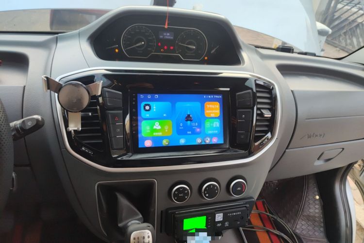 Used SAIC MAXUS Xintu V80 2019 2.5T Classic Model 6-Speed Manual Commercial Van with Short Wheelbase and Low Roof 9-Seater