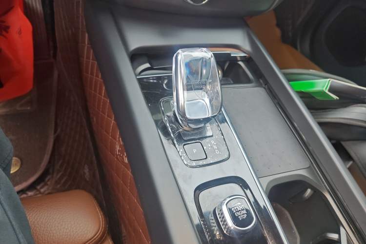 Used Volvo XC60 New Energy 2023 T8 Plug-in Hybrid Long-Range All-Wheel Drive Smart Luxury Edition
