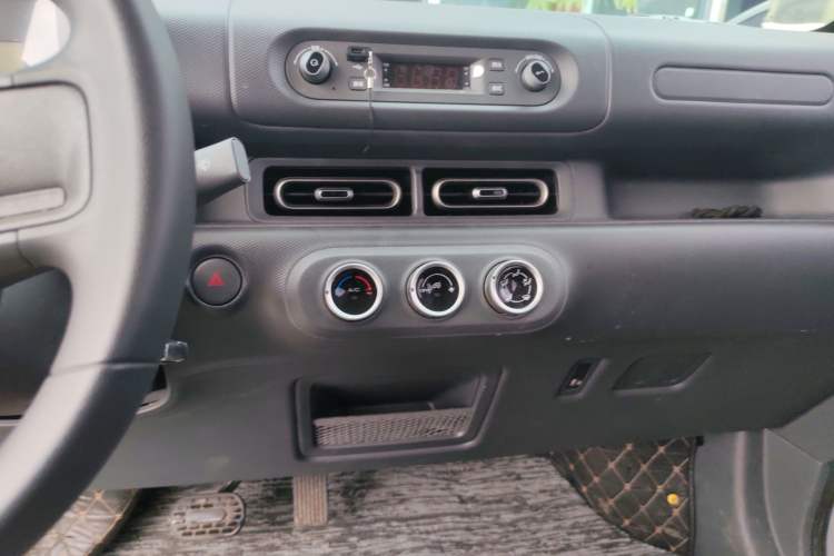 Used Wuling Zhiguang New Energy 2025 Comfort Model Audio And AC Panel