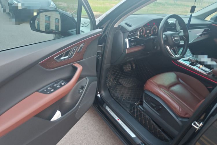 Used Audi Q7 2021 55 TFSI quattro S line Sport model
