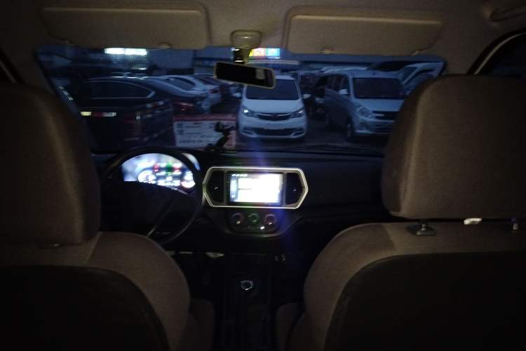 Used Chana Ruixing EM60 2025 Passenger Version Comfort Edition 6 Seats 300 km Range Side-Hinged Doors
