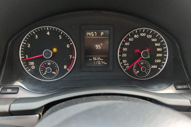 Used Volkswagen Sagitar 2011 1.6L Automatic Comfort Edition Instrument Cluster