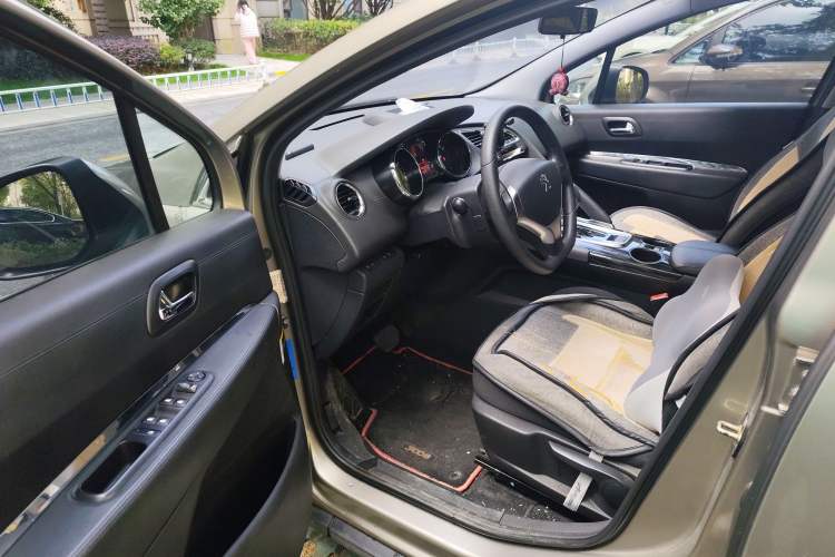 Used Peugeot 3008 2015 2.0L Automatic Classic Edition