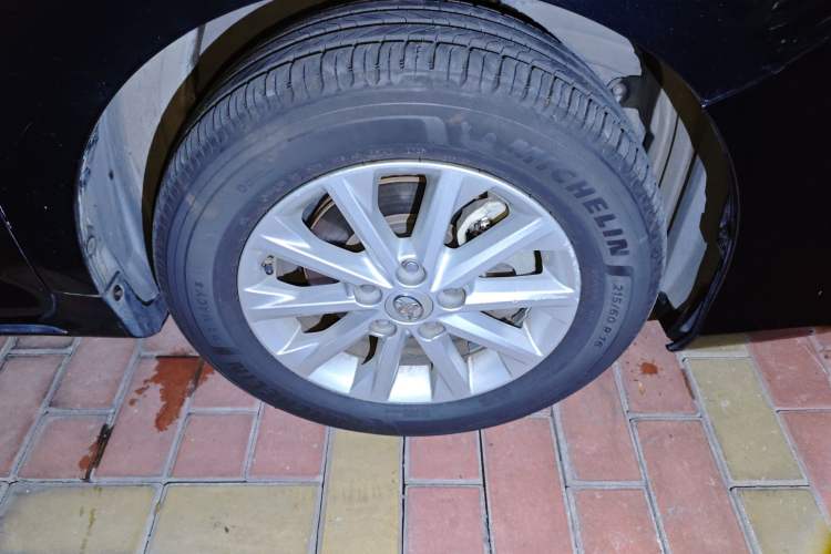 Used Toyota Camry 2012 2.5G Luxury Navigation Edition Right Front Wheel Hub