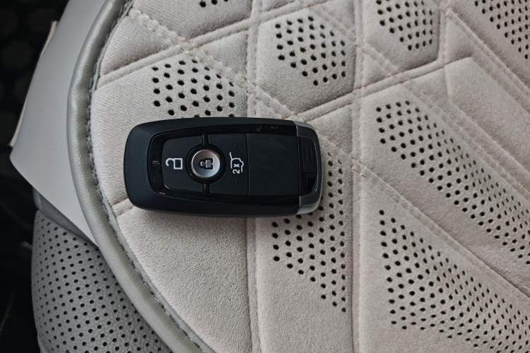 Used Ford Escape 2020 EcoBoost 245 Four-Wheel Drive Luxury Edition