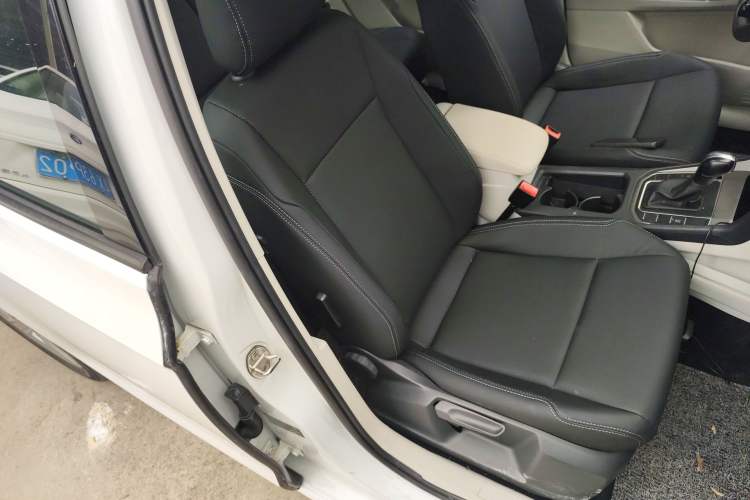 Used Volkswagen Golf Sportsvan 2016 1.6L Automatic Comfort Model Right Front Seat