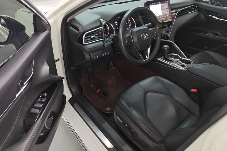 Used Toyota Camry 2023 2.0G Luxury Edition
