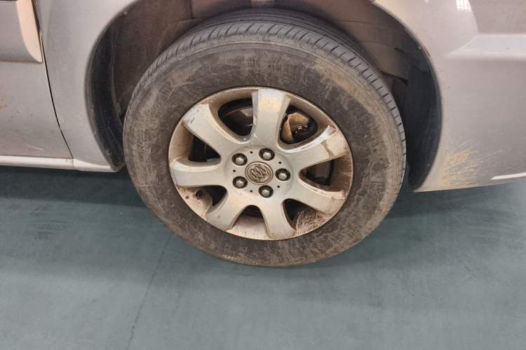 Used Buick GL8 2006 Lu Zun 3.0L CT Comfort Edition Right Front Wheel Hub