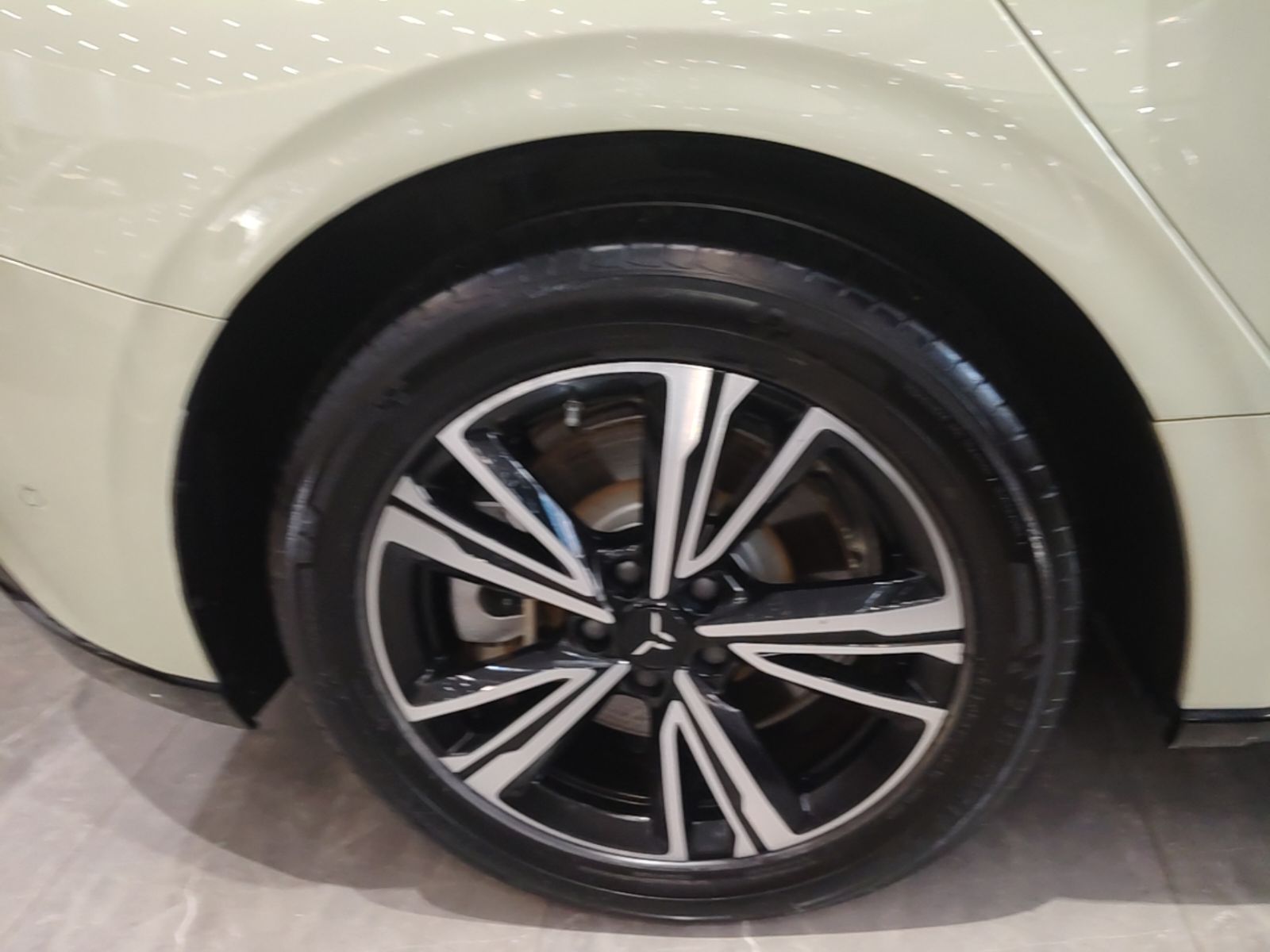Hongqi EH7 2024 600 Pro Glory Edition — снимка 11