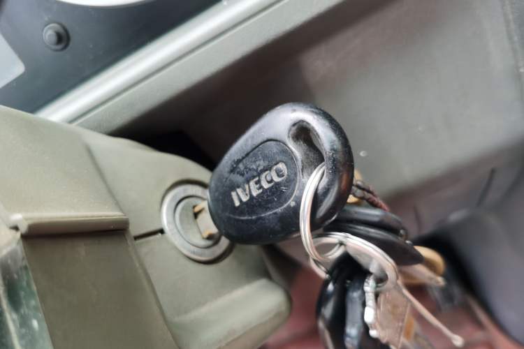 Used Iveco Daily 2017 2.5T A35 Passenger Van 5-7 Seats Model 47Z5
