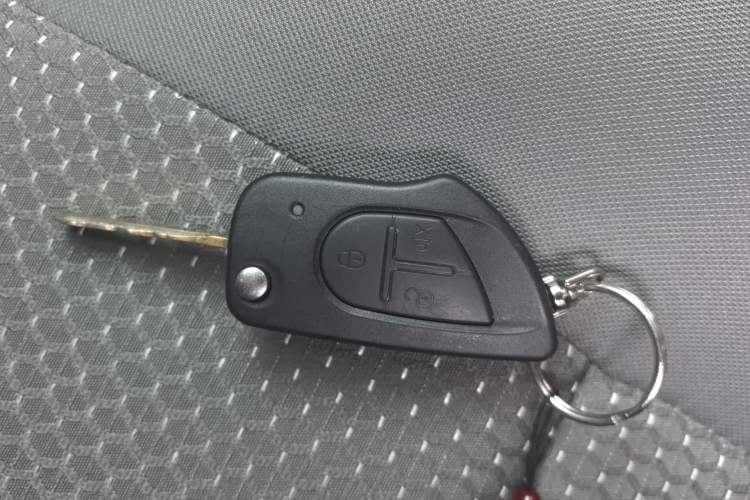 Used Dongfeng Shuaike 2011 1.6L Manual Commercial 5-Seater Vehicle Key