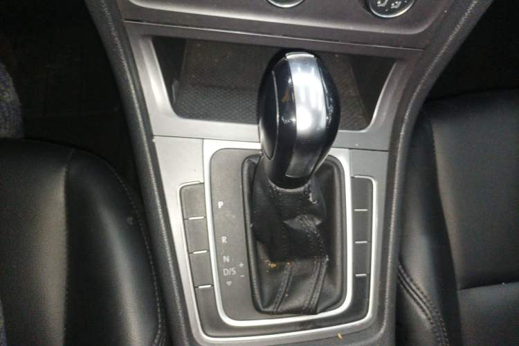 Used Volkswagen Golf 2016 1.6L Automatic Fashion Model