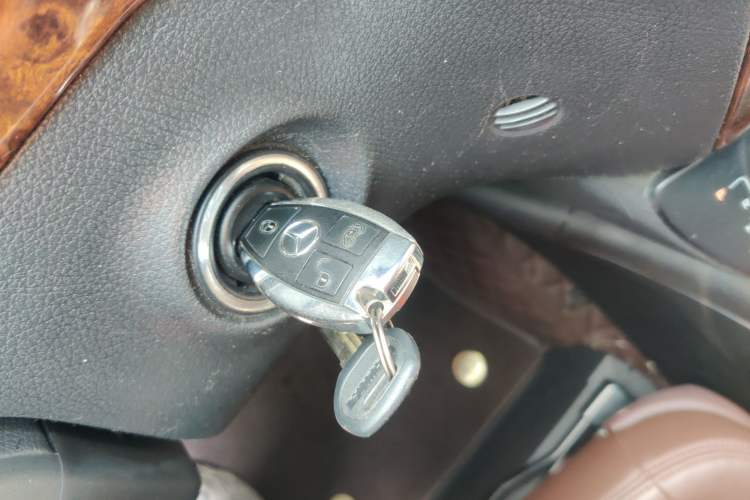 Used Mercedes-Benz Viano 2011 3.5L 125th Anniversary Edition 7 Seats