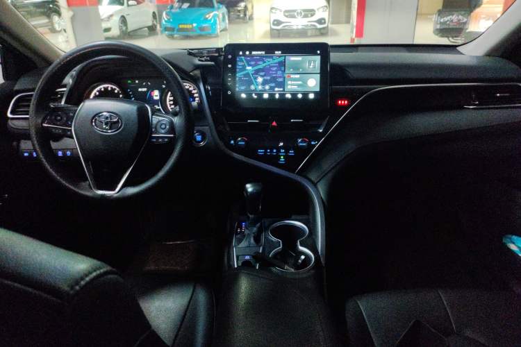 Used Toyota Camry 2021 2.0G Luxury Edition Center Console