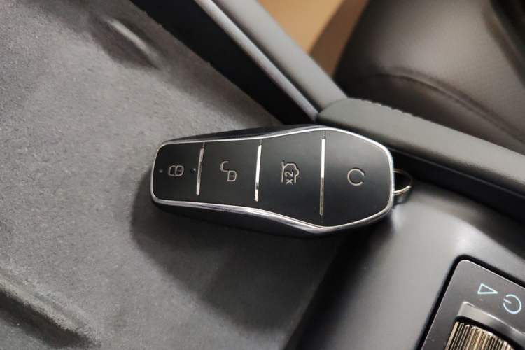 Used BYD Qin L 2025 DM-i Smart Drive 120KM Superior Model Interior 1