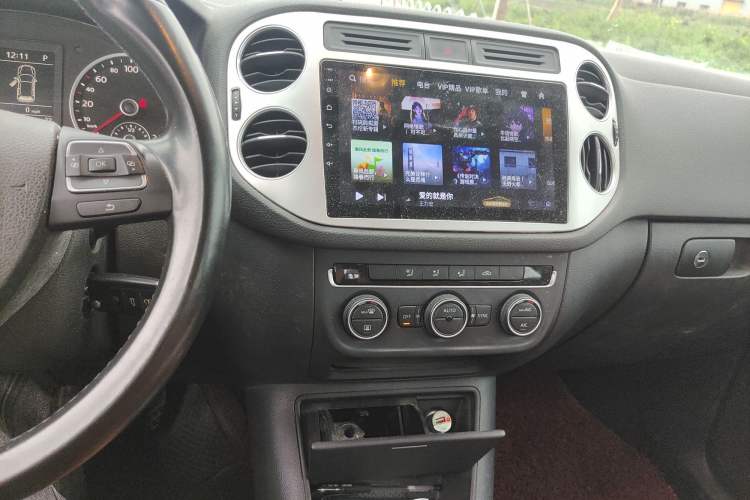 Used Volkswagen Tiguan 2013 1.8 TSI Automatic Two-Wheel Drive Comfort Edition Audio And AC Panel