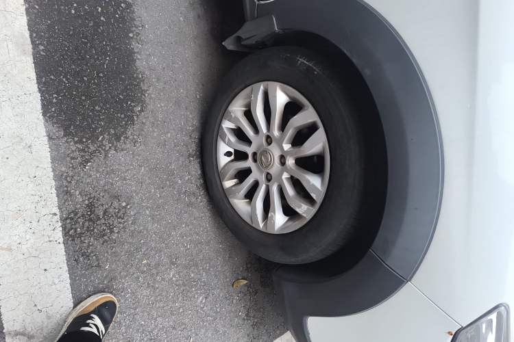 Used Dongfeng Aeolus AX3 2016 1.5L Manual ZhiKu Model
