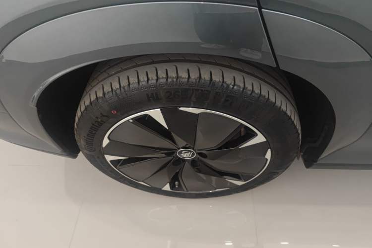 Used BYD Tang L 2025 DM 175KM Drone Player Edition Right Rear Wheel Hub