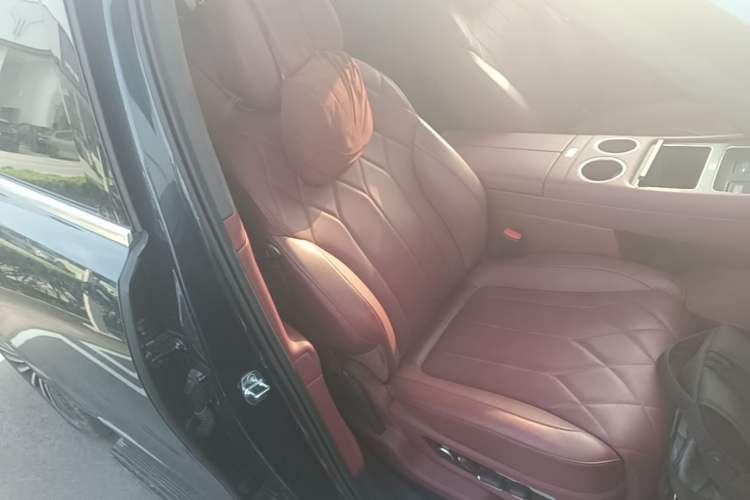 Used Hima AITO M8 2025 Extended-Range Ultra Version 53.4 kWh 5-Seater Edition Right Front Seat