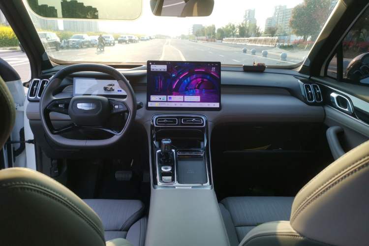 Used Geely Auto FX11 2025 4th Generation 1.5TD DCT Jinxiu
