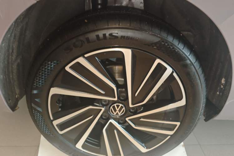 Used Volkswagen Lavida 2026 Pro 300TSI Starry Zhi Yi Edition Right Rear Wheel Hub