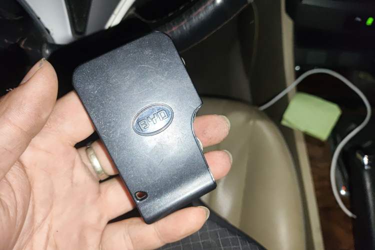 Used BYD G6 2012 2.0L Manual Luxury Version
