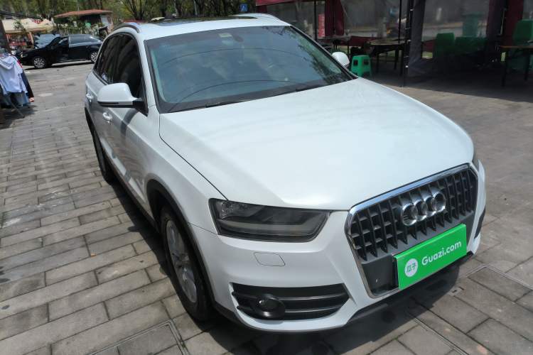 Used Audi Q3 2015 35 TFSI Ambition Edition Front Right 45 Deg