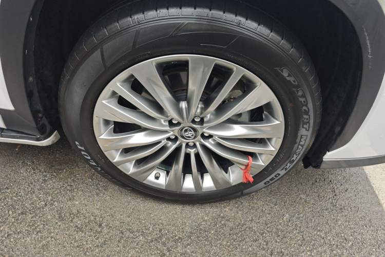 Used Toyota Highlander 2022 Dual-Engine 2.5L Four-Wheel Drive Prestige Version 7 Seats Right Front Wheel Hub