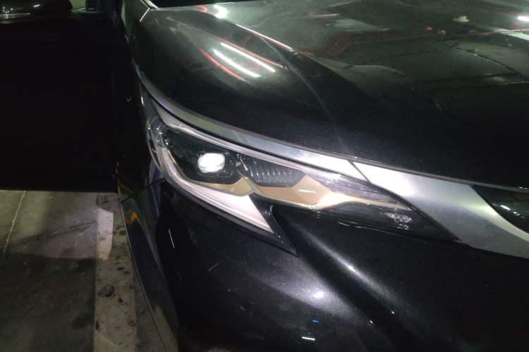 Used Toyota Granvia 2024 2.5L Hybrid Luxury Edition Right Front Headlight