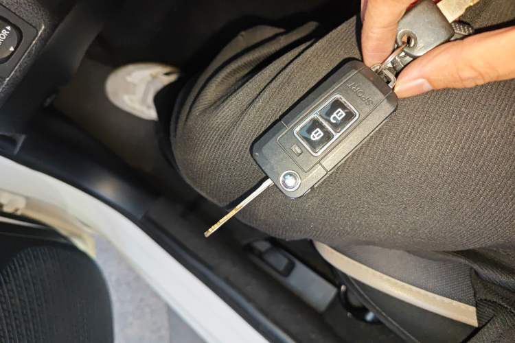 Used Toyota YARiS L Zhi Xuan 2014 1.5G Automatic Xuan Dong Edition Vehicle Key