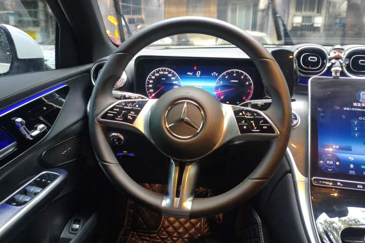 Used Mercedes-Benz GLC 2023 GLC 260 L 4MATIC Dynamic Edition 5-seater