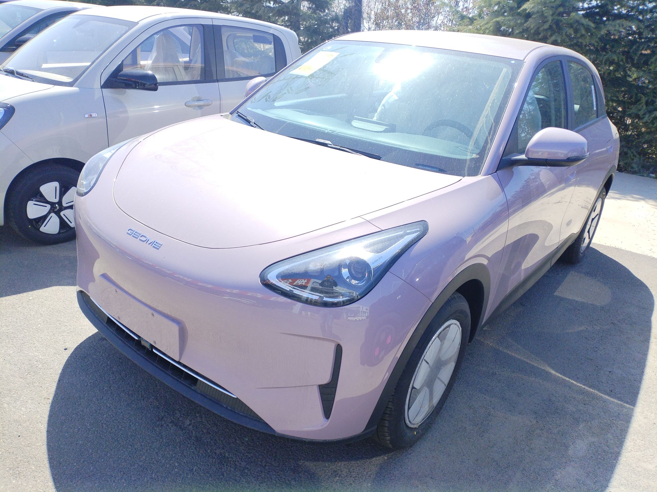 Под передней частью автомобиля