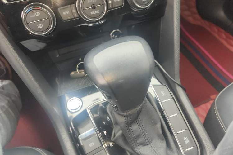 Used Volkswagen Tiguan L 2019 280TSI Automatic Two-Wheel Drive Panoramic Comfort Edition China V Standard Gear Lever