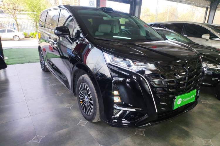 Used Denza D9 2025 DM-i Smart Drive 1020 Four-Wheel Drive Deluxe Model Front Right 45 Deg