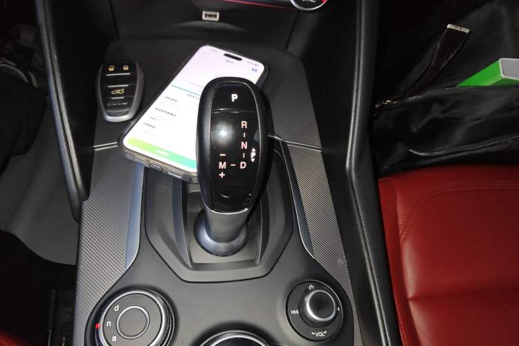 Used Alfa Romeo Giulia 2017 2.0T 200HP Elite Edition Gear Lever