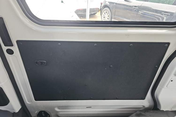 Used Chana Ruixing EM80 2025 Passenger Version Comfort Edition 6-Seater 300 km Dual-Swing Doors