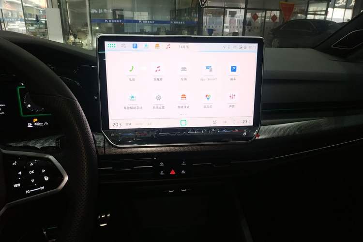 Used Volkswagen Golf 2025 300TSI R-Line Audio And AC Panel