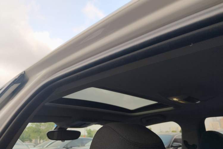 Used BMW 1 Series 2015 120i Leading Model Headliner