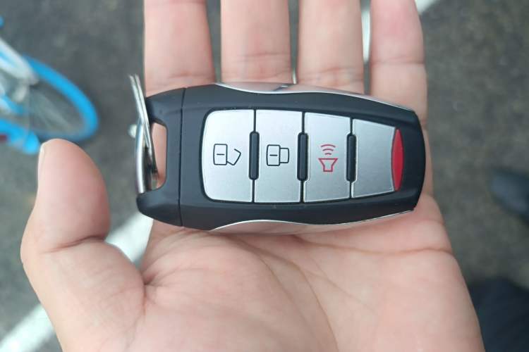 Used Great Wall Poer 2019 2.0T Commercial Version Manual Diesel Two-Wheel Drive Elite Long-Box GW4D20M Vehicle Key