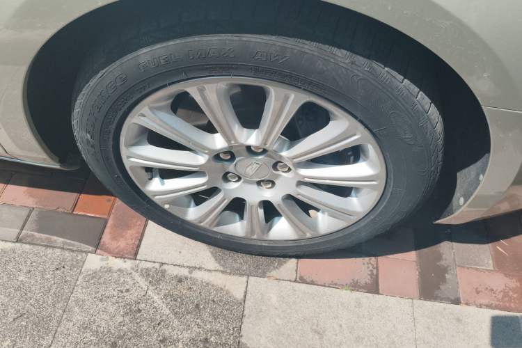 Used Cadillac XTS 2016 28T Tech Edition Right Front Wheel Hub