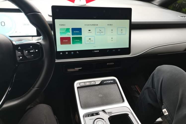 Used Hycan Z03 2022 510 km Range Trendy Cool Version 135 kW 64.23 kWh Audio And AC Panel