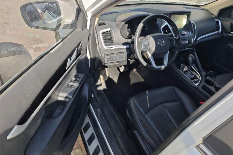 Used Dongfeng Aeolus AX7 2015 2.0L Automatic Zhiyi Trim
