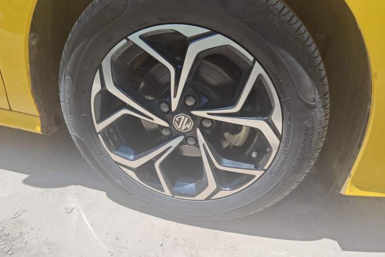 Used MG 5 2021 180 DVVT CVT Youth Luxury Edition Right Front Wheel Hub