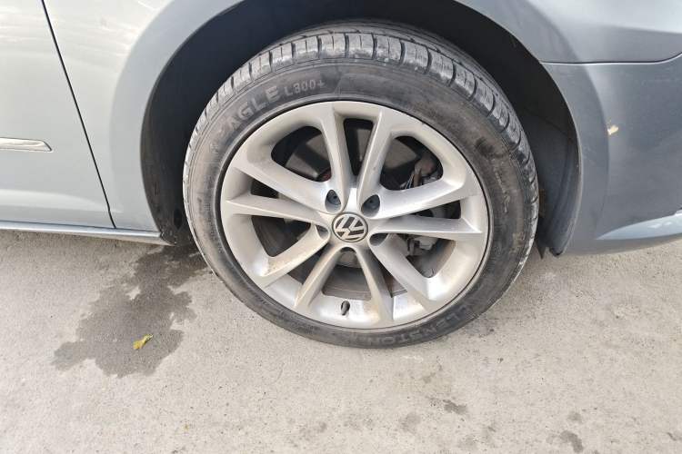 Used Volkswagen FAW-Volkswagen CC 2011 2.0 TSI Prestige Edition Right Front Wheel Hub