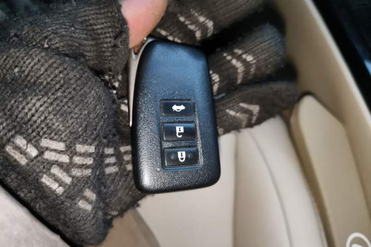 Used Lexus ES 2013 300h Elite Edition
