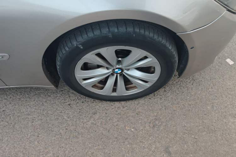 Used BMW 7 Series 2011 730Li Elegant Model Right Front Wheel Hub